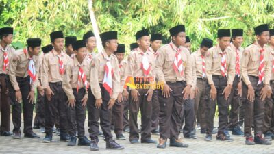 Metode Pengajaran Kreatif untuk Pembelajaran Menyenangkanstanding on gray concrete floor during daytime