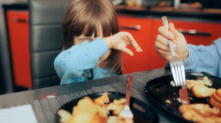 4 Cara Mudah Mengatasi Anak Susah Makan