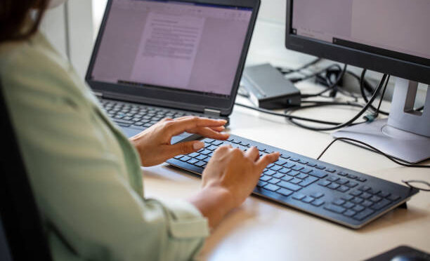 Mengetahui Keuntungan dan Dampak AI untuk Profesi Penulis